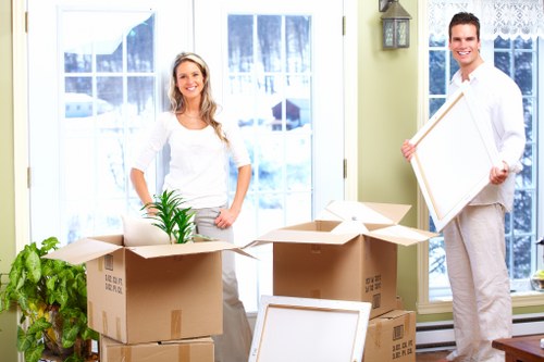 Local Chelsea moving truck for flats and businesses